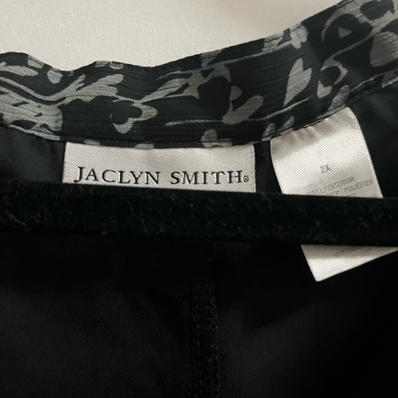 Jaclyn Smith Black and Gray skirt - Picture 2 of 4